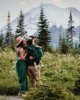 GAHHHHHHH this one was incredible 🥹💛💛💛💛💛

The weather was chilly but the way everything just came together was beautiful 🤩 
The mountain was showing off, the wildflowers were in bloom, and this sweet family brought the best energy 🤌🏼🤌🏼

And can we talk about these outfits?! 😍 Mom had such a clear vision for how she wanted this session to feel, and she absolutely nailed it. Every little detail complemented the landscape so perfectly, and the photos speak for themselves.

#WashingtonPhotographer #FamilyPhotos #AdventureFamilySession #PNWPhotography #mtrainierphotographer
