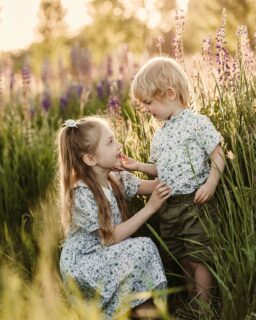 This family 🤌🏼🤌🏼 are you kidding me?!?!
On that first slide I told them to look at each other and little brother held his sisters chin 😭😭😭 
Seriously the sweetest and silliest bunch 💛💛

Tacoma Seattle Photographer | PNW |  Engagement Photographer | Adventure Sessions | Washington Family Photographer | Portrait Photographer | Puget Sound

#TacomaPhotographer #SeattlePhotographer #PNWPhotographer  #WashingtonPhotographer #FamilyPhotographer