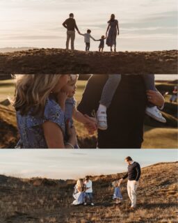 Golden hour & little hands 🤩 
Obsessed with this little family 💛
#familyphotography #tacomaphotographer #bonneylakephotographer #puyallupfamilyphotographer #washingtonphotographer #familyphotographer