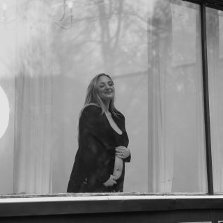 An ICON 😍 @brittjezakphoto is the most photogenic mama 🔥 🔥 🔥 

#tacomaphotographer #washingtonphotographer #puyallupphotographer #pnwfamilyphotographer 

Tacoma family photographer 
Seattle family photographer 
Tacoma portrait photographer 
Seattle portrait photographer 
Emotive family photography 
Storytelling family photographer 
Warm and earthy photography style
Lifestyle family photographer 
Natural light family photography