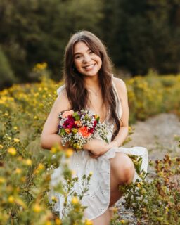 Senior sessions are definitely growing on me 🤩🩷
#familyphotography #tacomaphotographer #bonneylakephotographer #puyallupfamilyphotographer #washingtonphotographer #seniorphotographer #senior2025